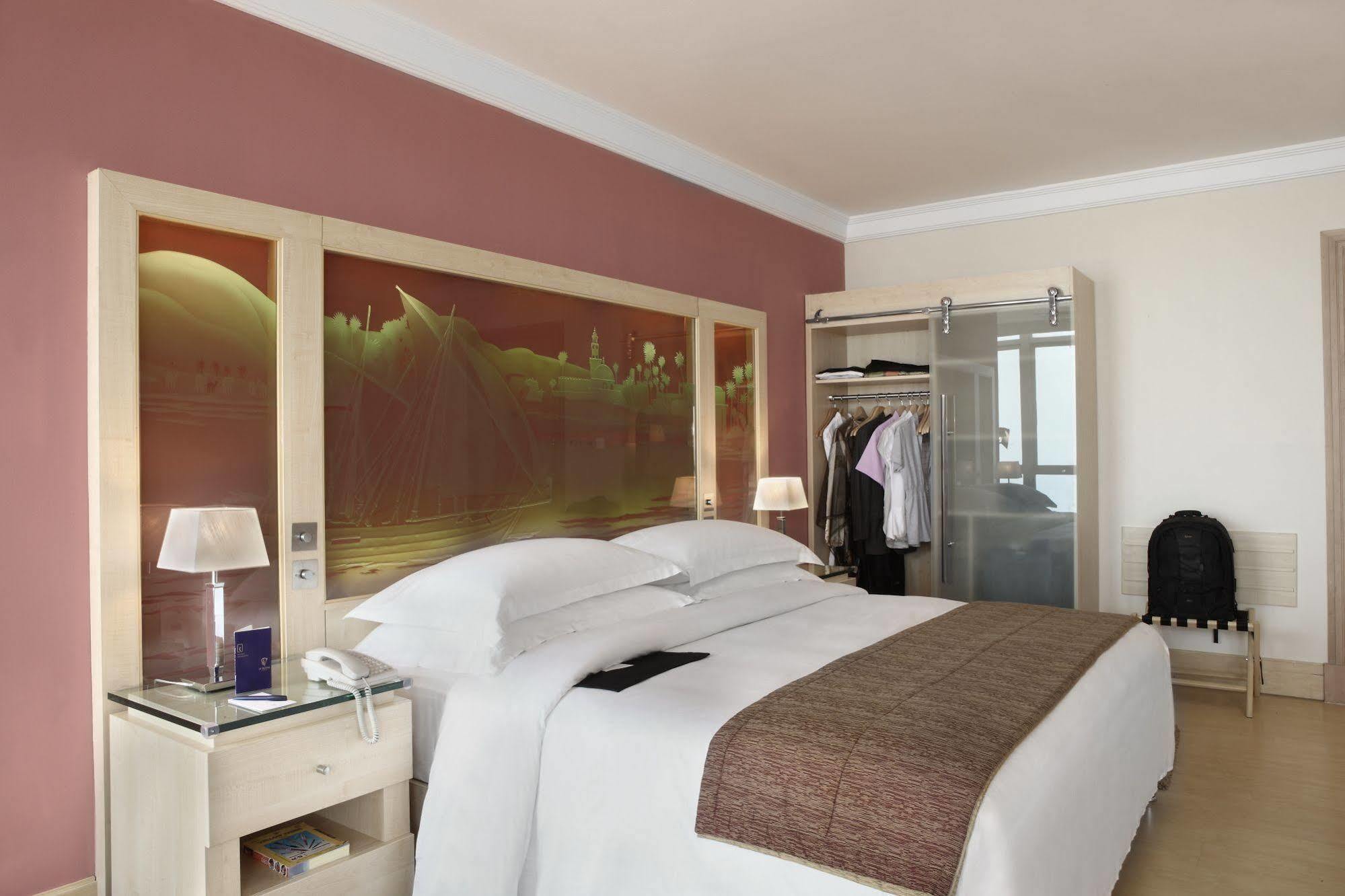 Le Royal Tower Hotel Кувейт Екстериор снимка
